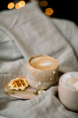 handgemaakte keramieken koffiekop van spots and speckles